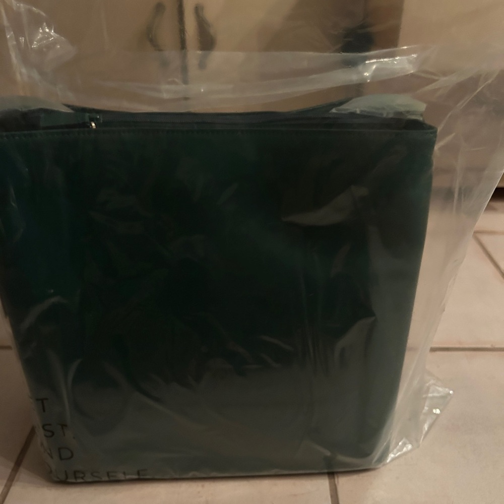 NWT BEIS Wicked Tote in Wicked Green - Picture 7 of 9